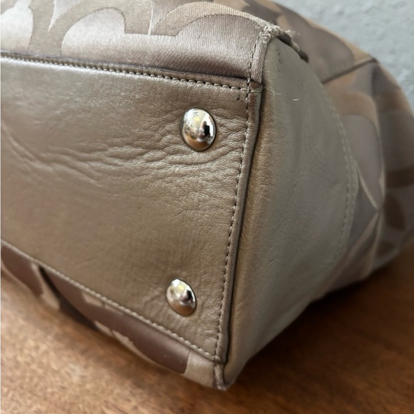 COACH Taylor Op Art SignatureTote in Taupe - Picture 9 of 12